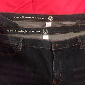 2 pairs of women’s plus size jeans